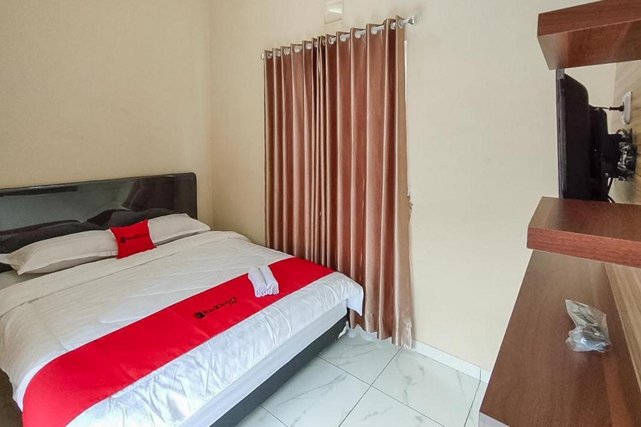 Hotel RedDoorz near BNS Batu Tlekung Exterior foto